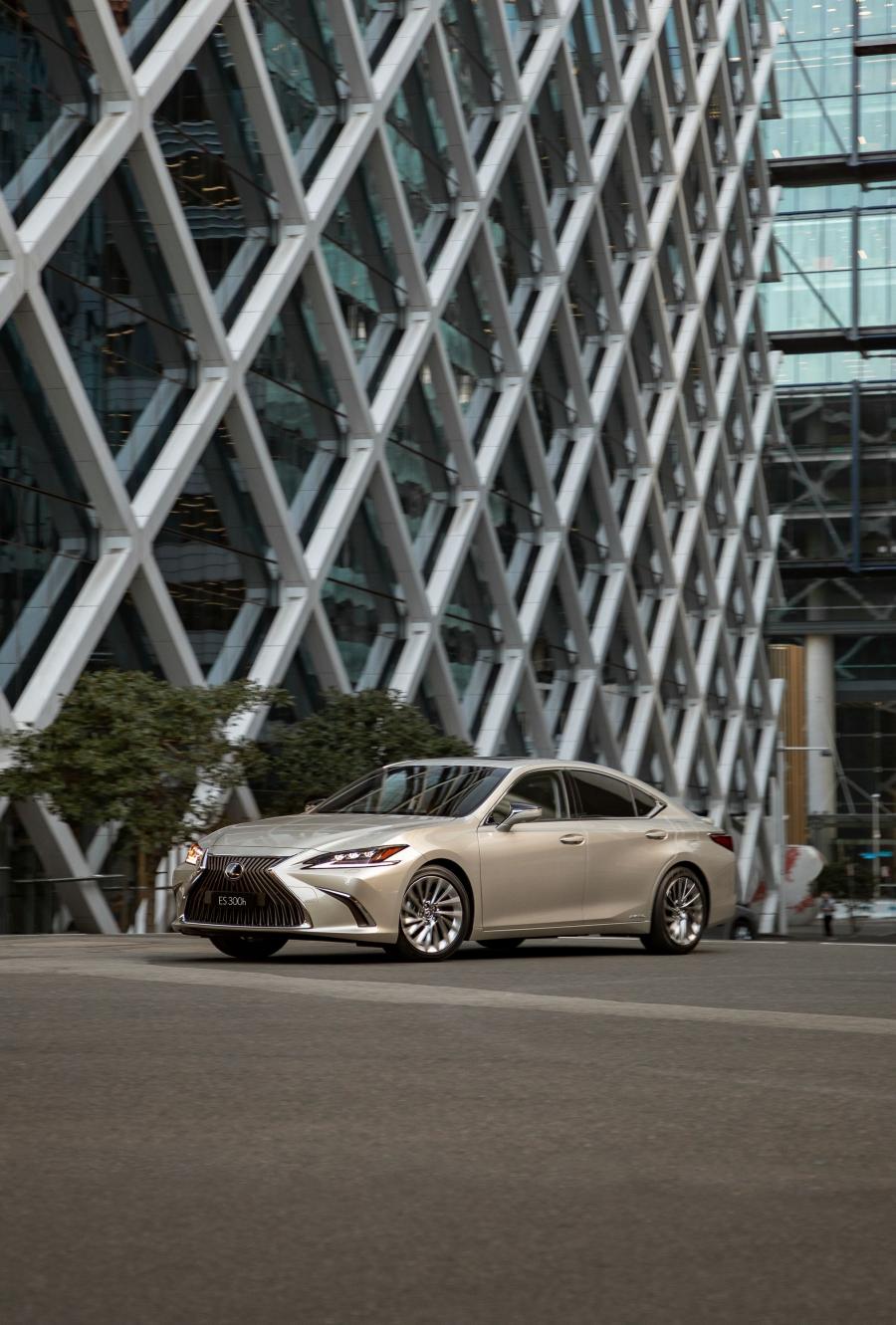  Lexus ES300h 2018 года  (AU) (фото 5 из 14)